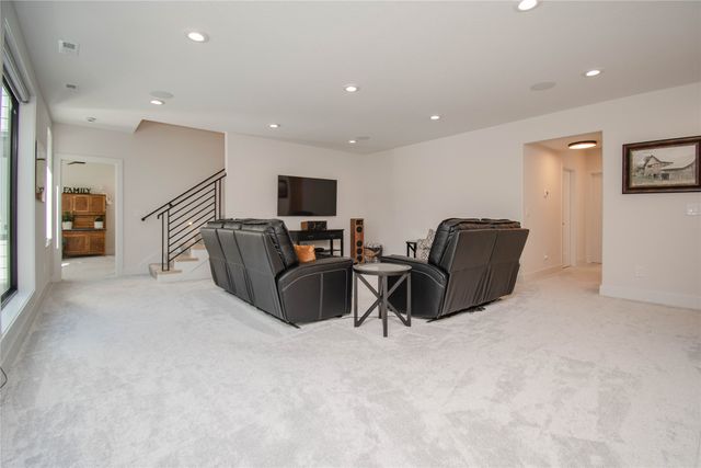 4010 NW 181st Street, Clive, IA 50325