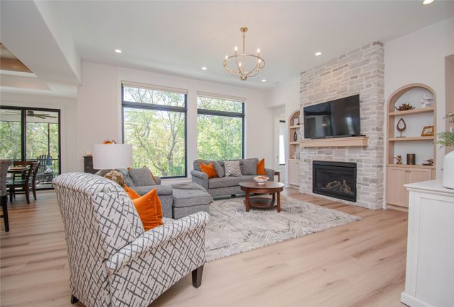 4010 NW 181st Street, Clive, IA 50325