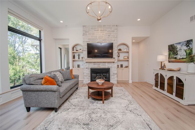 4010 NW 181st Street, Clive, IA 50325