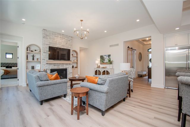 4010 NW 181st Street, Clive, IA 50325