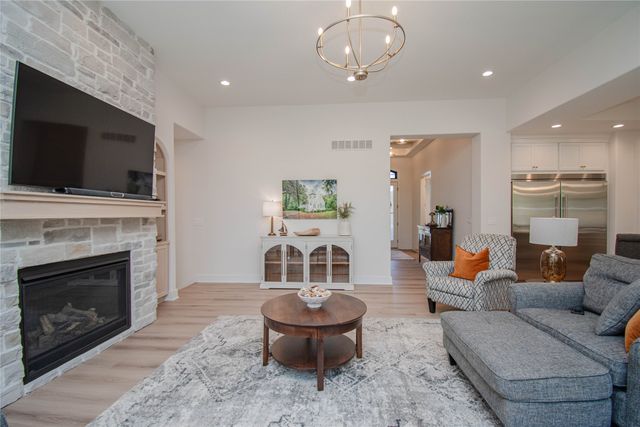 4010 NW 181st Street, Clive, IA 50325