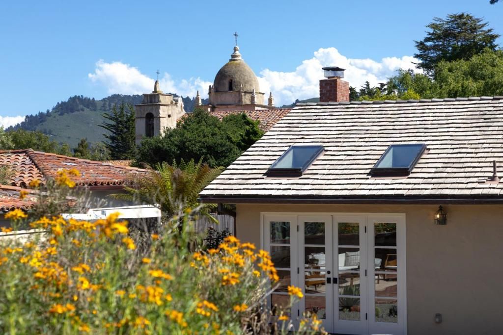 Image 5 of property listing at 3017 Lasuen Drive, Carmel, CA 93923