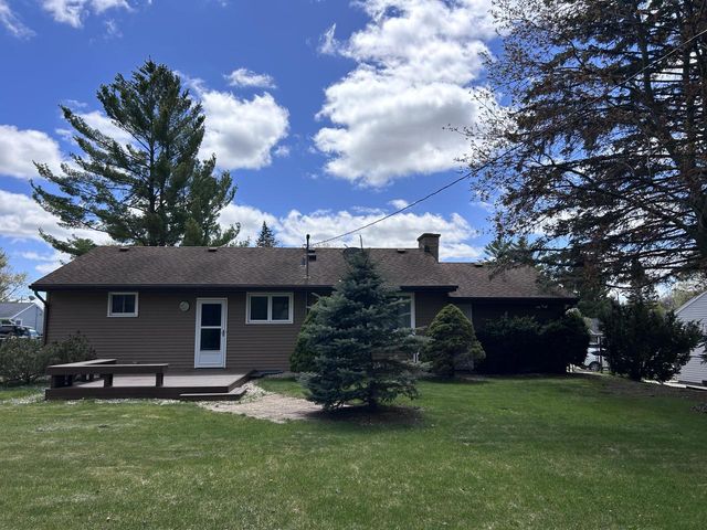 1426 Beverly LANE, West Bend, WI 53090