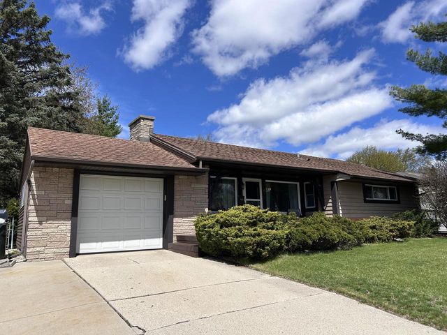 1426 Beverly LANE, West Bend, WI 53090
