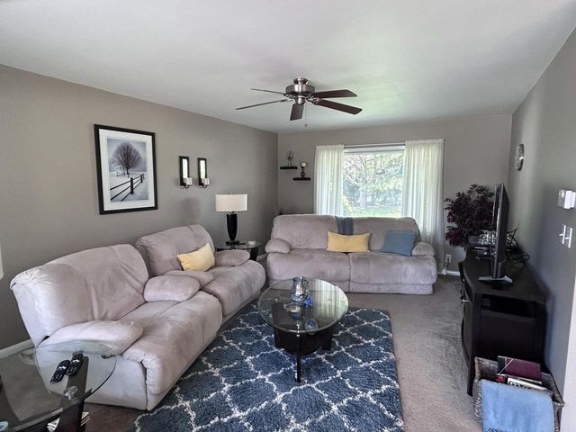 1426 Beverly LANE, West Bend, WI 53090