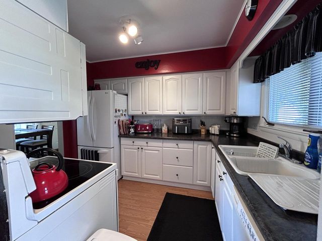 1426 Beverly LANE, West Bend, WI 53090