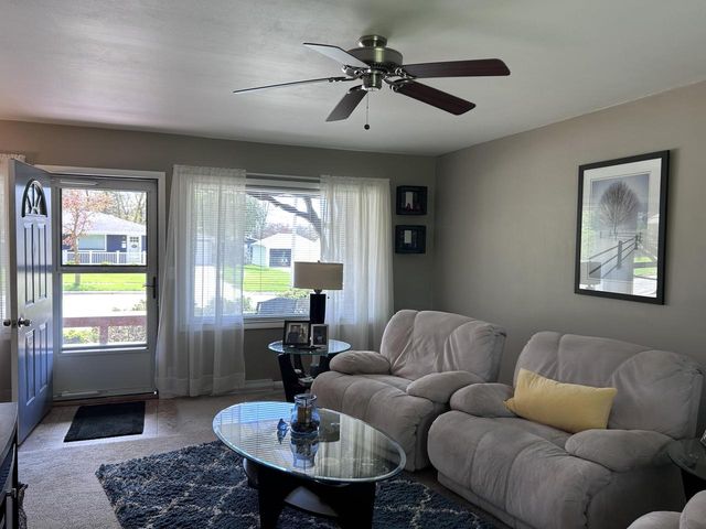 1426 Beverly LANE, West Bend, WI 53090