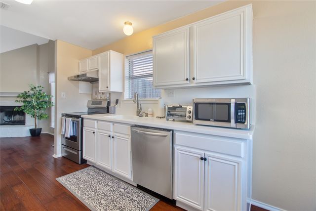 2048 Waterfield Court, Grand Prairie, TX 75052