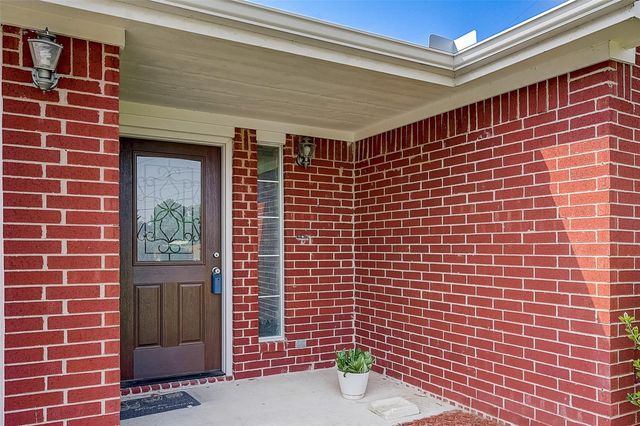 2048 Waterfield Court, Grand Prairie, TX 75052
