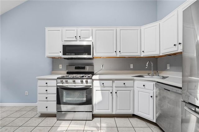 1040 Timberidge Lane, Lower Macungie Twp, PA 18106