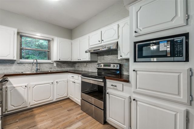 1533 E Springcrest Circle, Lancaster, TX 75134