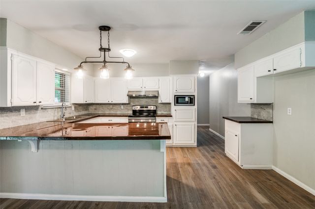 1533 E Springcrest Circle, Lancaster, TX 75134