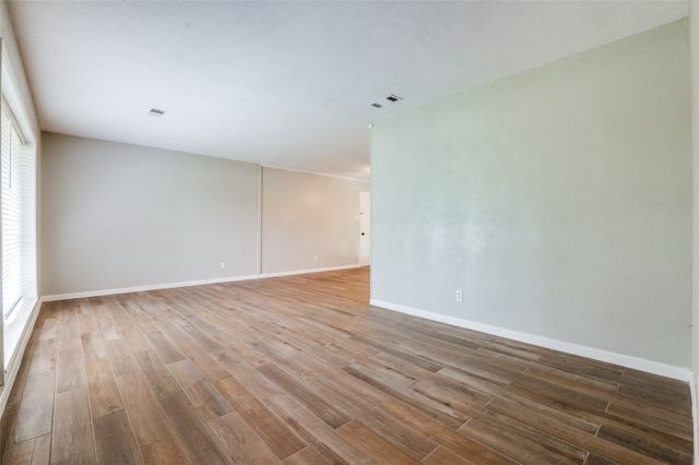 1533 E Springcrest Circle, Lancaster, TX 75134