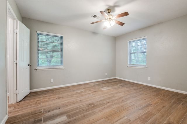 1533 E Springcrest Circle, Lancaster, TX 75134