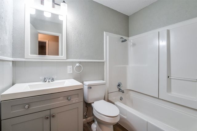 1533 E Springcrest Circle, Lancaster, TX 75134