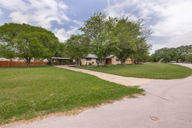1533 E Springcrest Circle, Lancaster, TX 75134