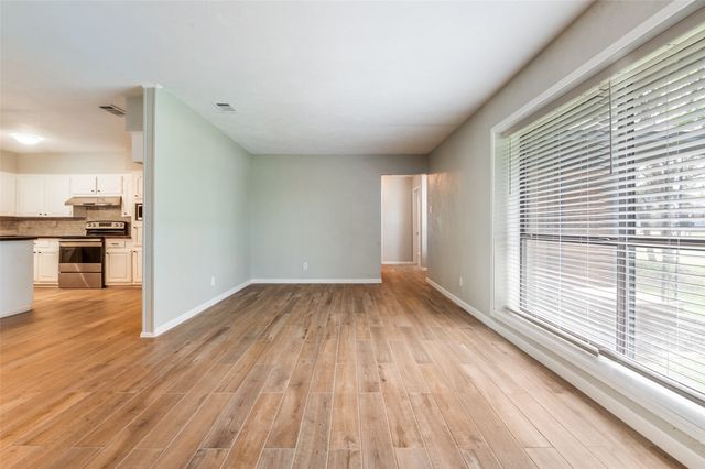 1533 E Springcrest Circle, Lancaster, TX 75134