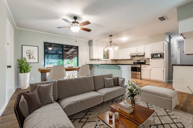 1533 E Springcrest Circle, Lancaster, TX 75134