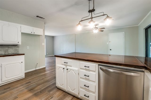 1533 E Springcrest Circle, Lancaster, TX 75134