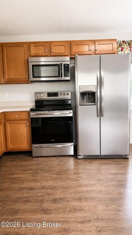 6216 Upper Hunters Trace, Louisville, KY 40216
