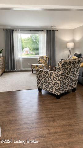 6216 Upper Hunters Trace, Louisville, KY 40216