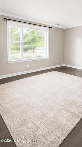 6216 Upper Hunters Trace, Louisville, KY 40216