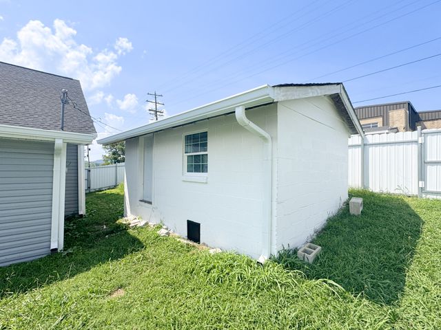 112 Cato St, Hartsville, TN 37074