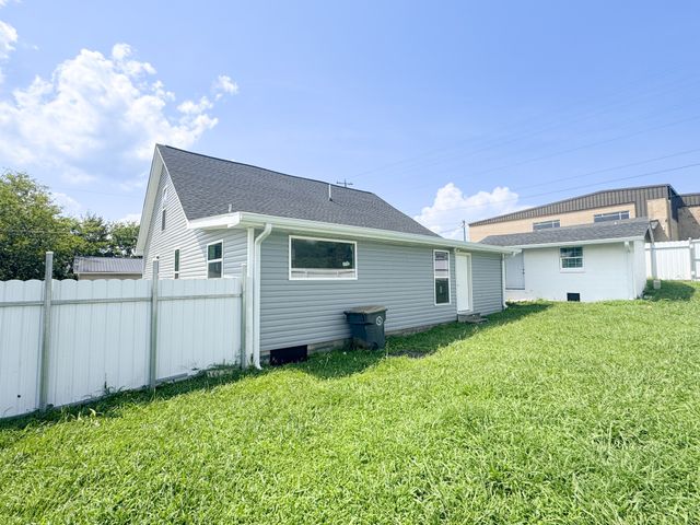 112 Cato St, Hartsville, TN 37074
