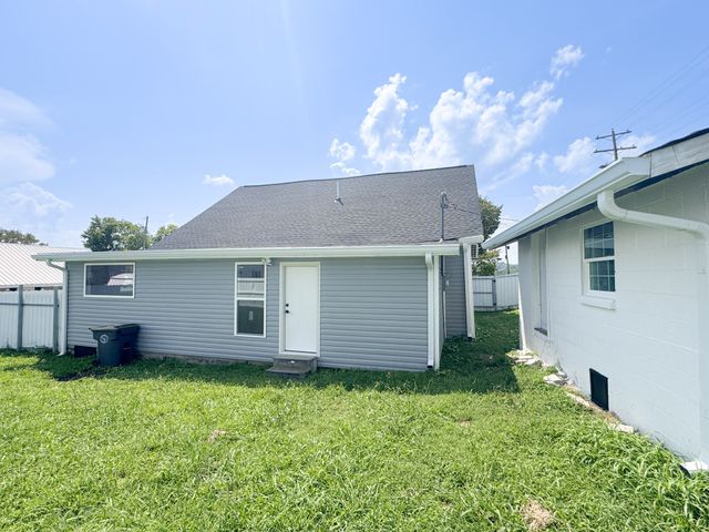 112 Cato St, Hartsville, TN 37074
