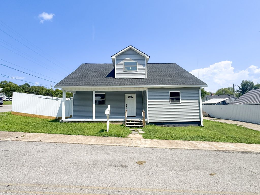 112 Cato St, Hartsville, TN 37074