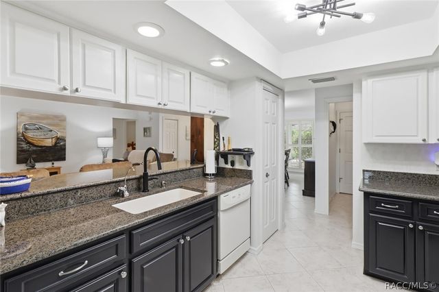 5983 W Douneray Loop, Crystal River, FL 34429