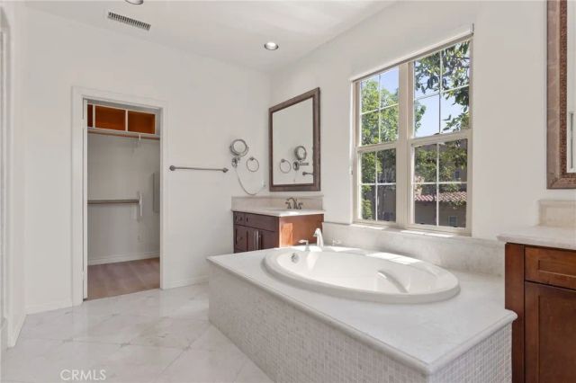 89 Chantilly, Irvine, CA 92620