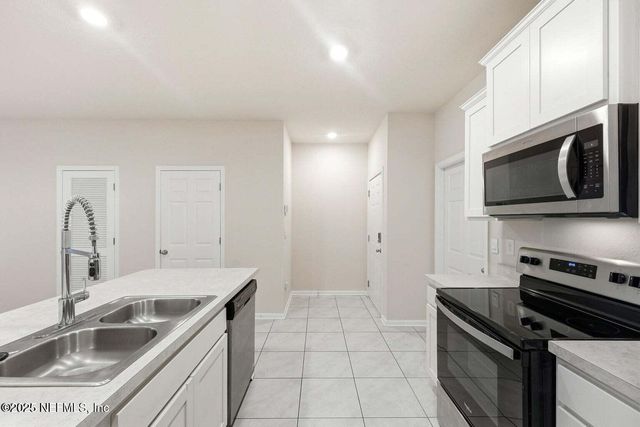 86768 MAINLINE Road, Yulee, FL 32097