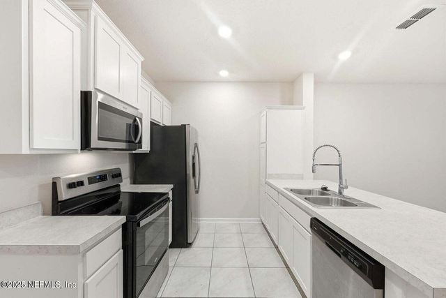 86768 MAINLINE Road, Yulee, FL 32097