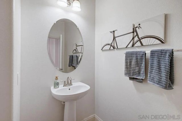 6081 Cala Lily Street, Santee, CA 92071