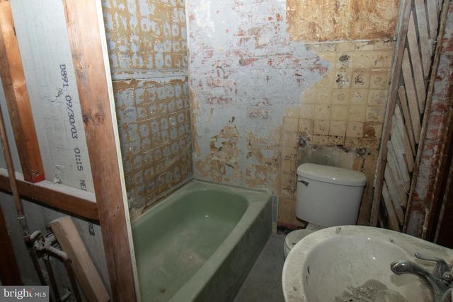 1942 N HOLLYWOOD ST, Philadelphia, PA 19121