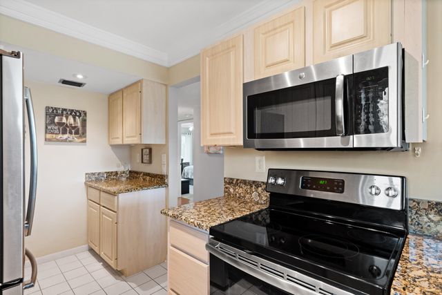 5393 SE Miles Grant Road SE 202, Stuart, FL 34997