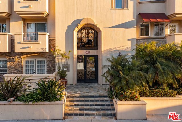 4237 Longridge Avenue 203, Studio City, CA 91604