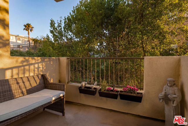 4237 Longridge Avenue 203, Studio City, CA 91604