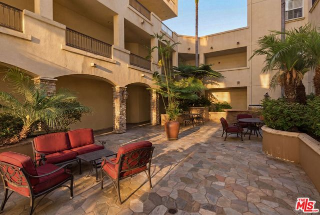 4237 Longridge Avenue 203, Studio City, CA 91604