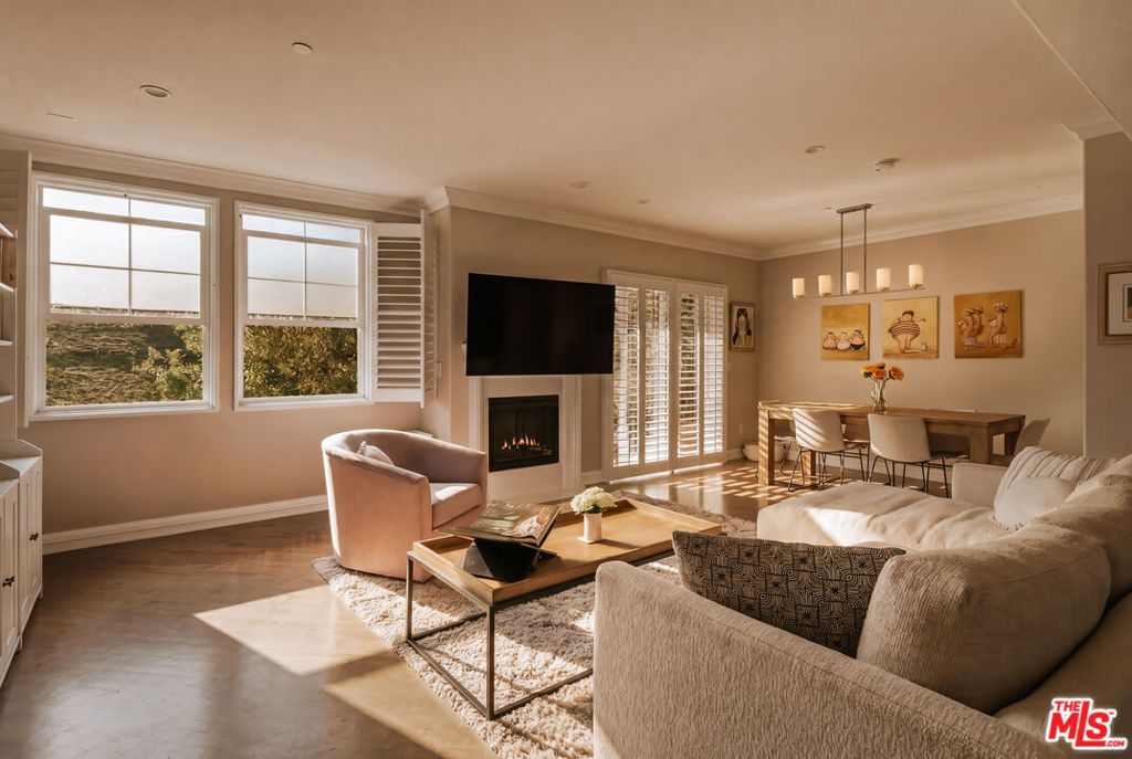 4237 Longridge Avenue 203, Studio City, CA 91604