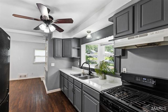 10532 Decker Avenue, St Louis, MO 63114