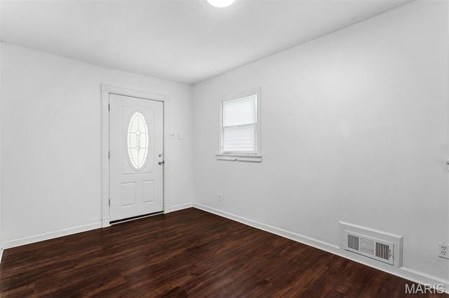10532 Decker Avenue, St Louis, MO 63114
