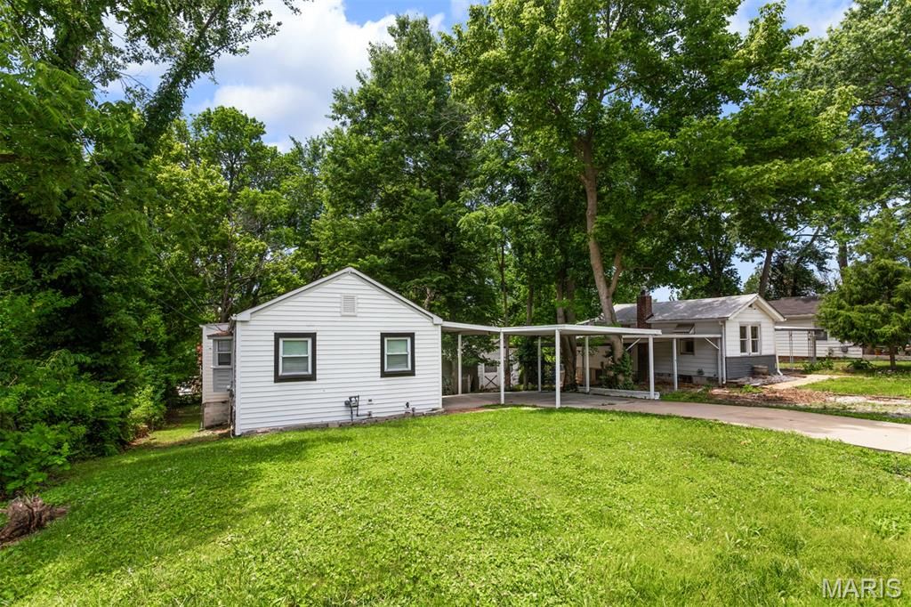 10532 Decker Avenue, St Louis, MO 63114