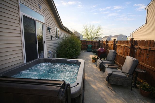 26049 S White Oak Trail, Channahon, IL 60410