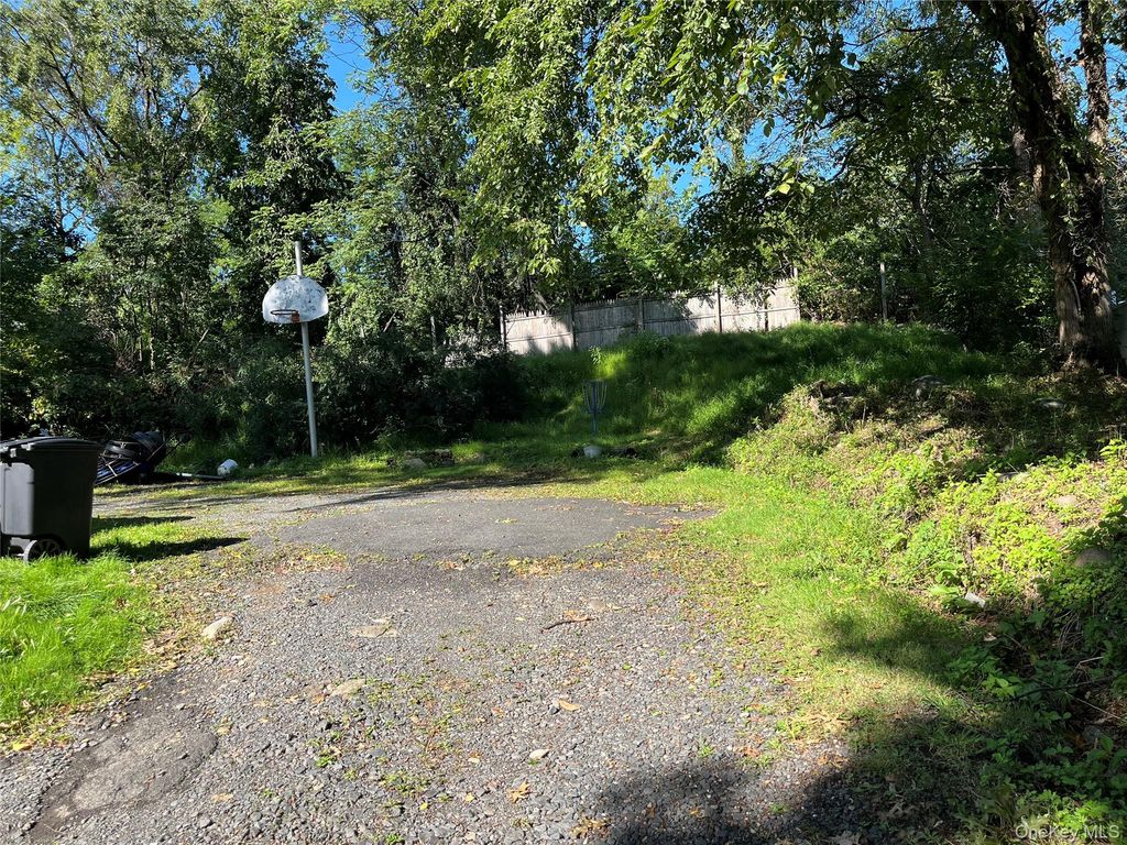 23 Dykes Park Road, Nanuet, NY 10954 — photo 2