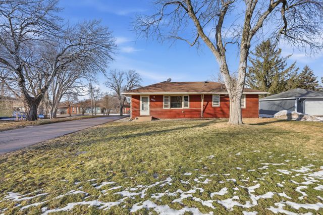 6800 68th Avenue N, Brooklyn Park, MN 55428