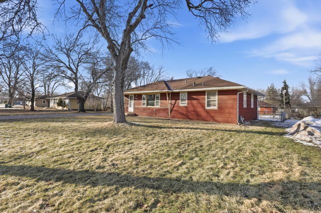 6800 68th Avenue N, Brooklyn Park, MN 55428