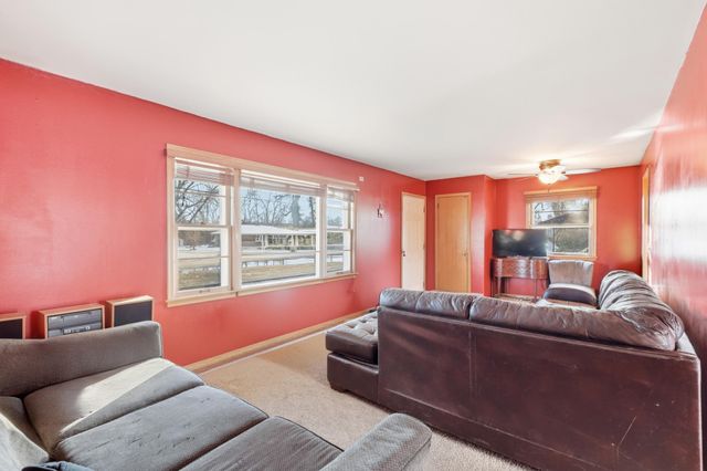 6800 68th Avenue N, Brooklyn Park, MN 55428