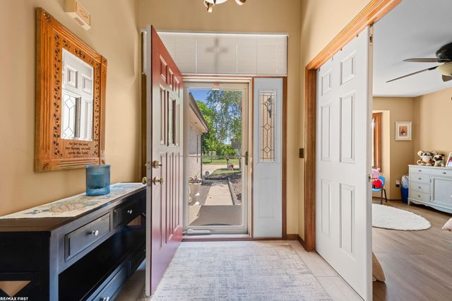 44325 Meadowlake Drive, Sterling Heights, MI 48313